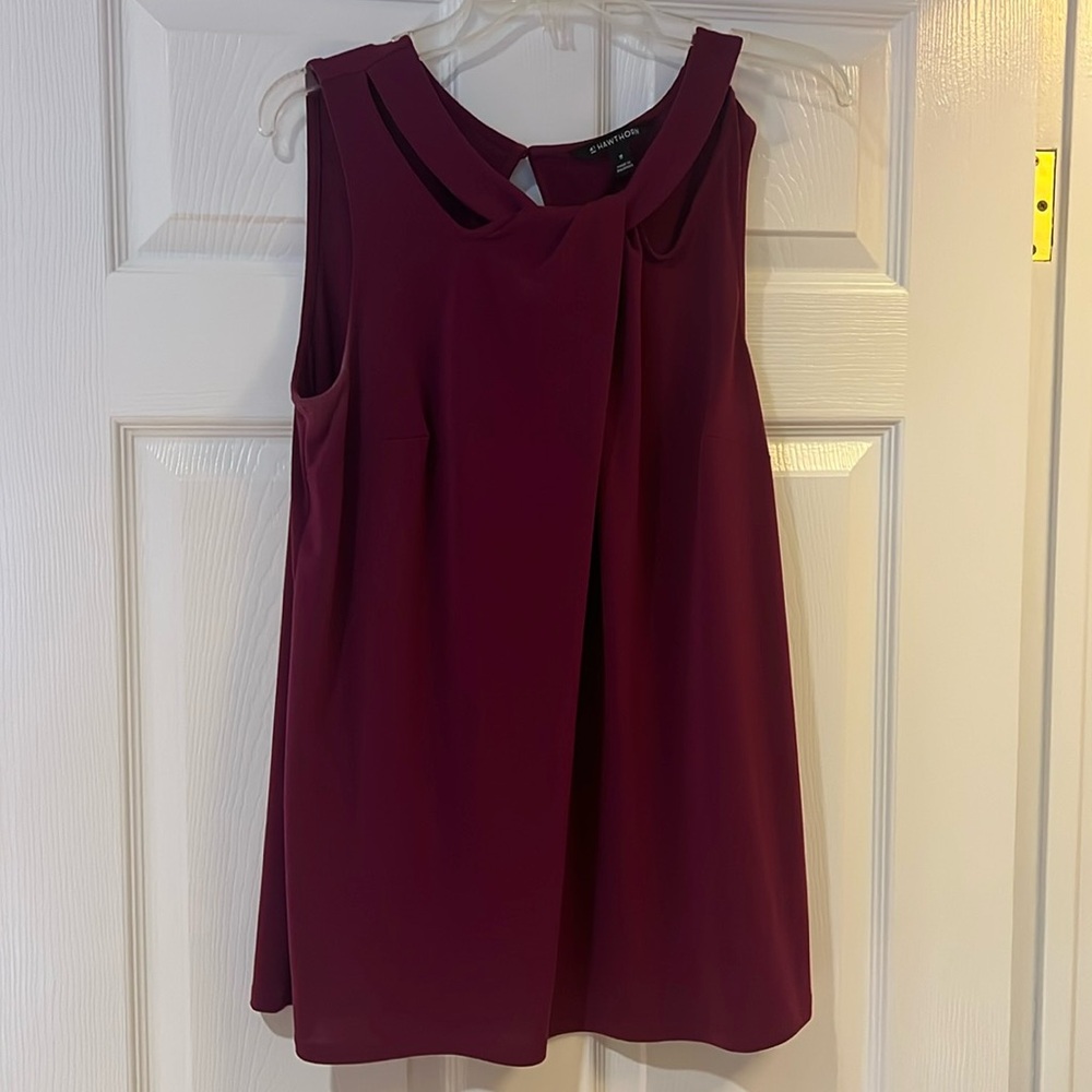 Sleeveless twist neckline crepe knit top